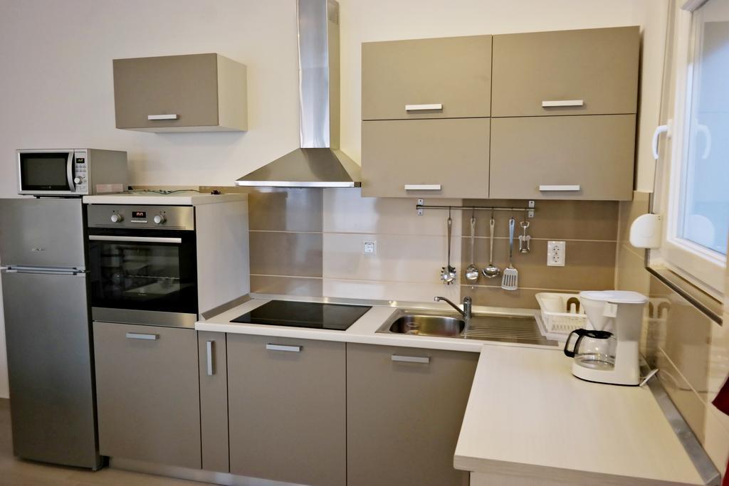 House Natali 70M From The Beach - Free Ev Top Up Ртина Экстерьер фото