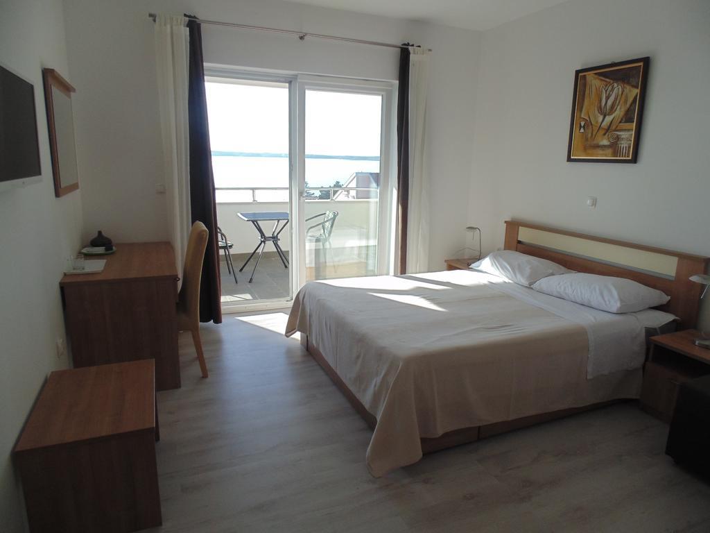 House Natali 70M From The Beach - Free Ev Top Up Ртина Экстерьер фото