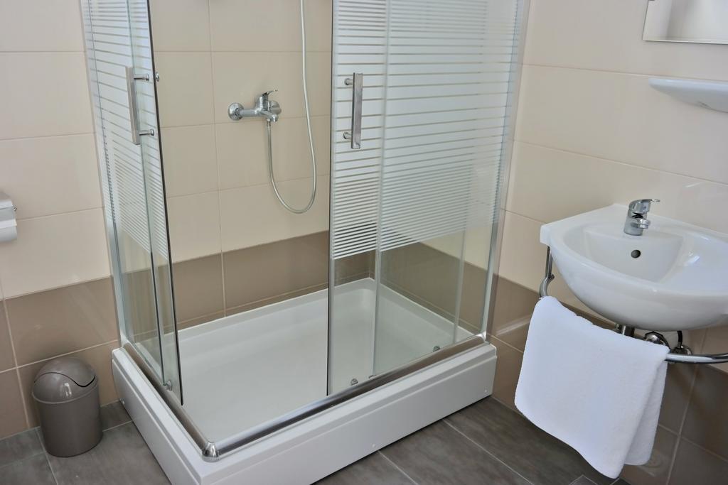 House Natali 70M From The Beach - Free Ev Top Up Ртина Экстерьер фото