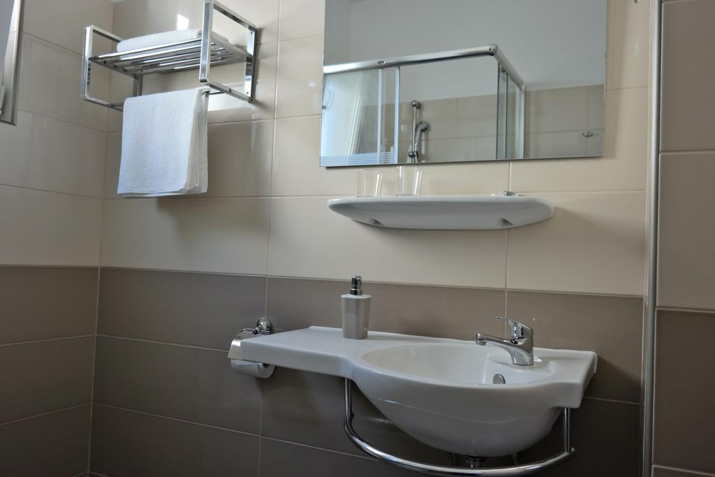 House Natali 70M From The Beach - Free Ev Top Up Ртина Экстерьер фото
