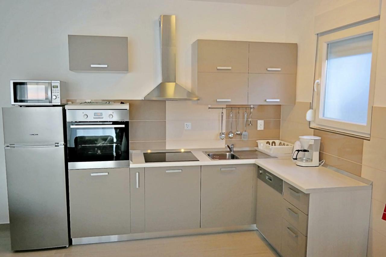 House Natali 70M From The Beach - Free Ev Top Up Ртина Экстерьер фото