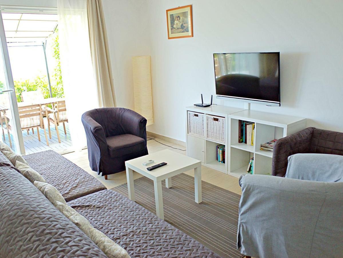 House Natali 70M From The Beach - Free Ev Top Up Ртина Экстерьер фото
