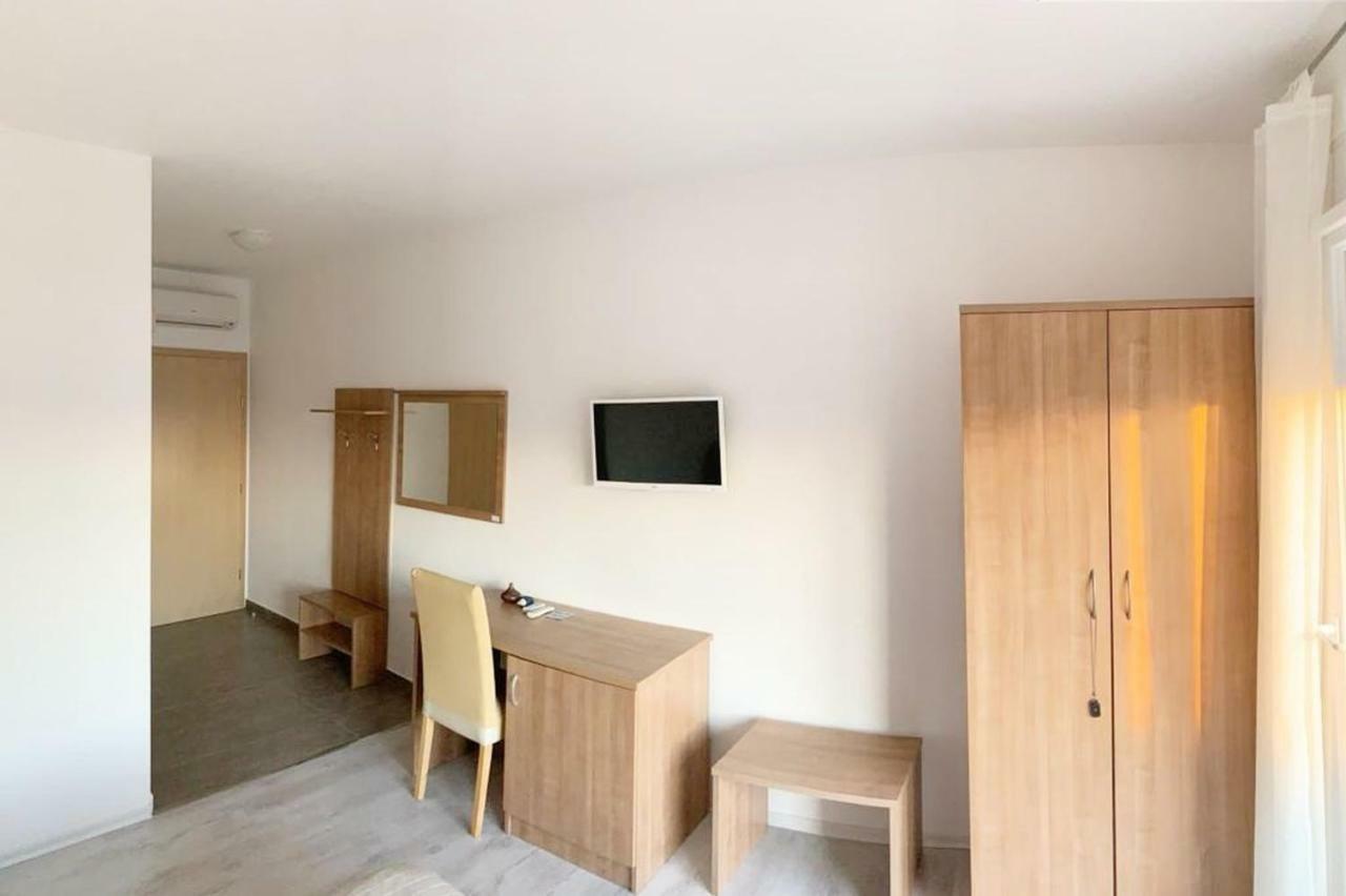 House Natali 70M From The Beach - Free Ev Top Up Ртина Экстерьер фото